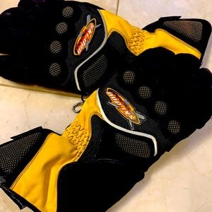 Women’s Ski Doo Primaloft winter gloves